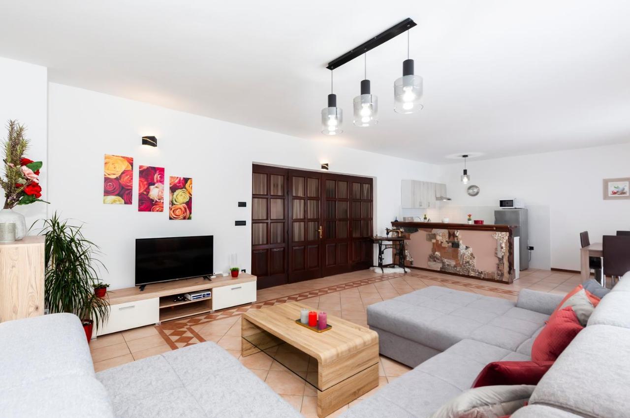 Apartment St. Antonio ロヴィニ エクステリア 写真