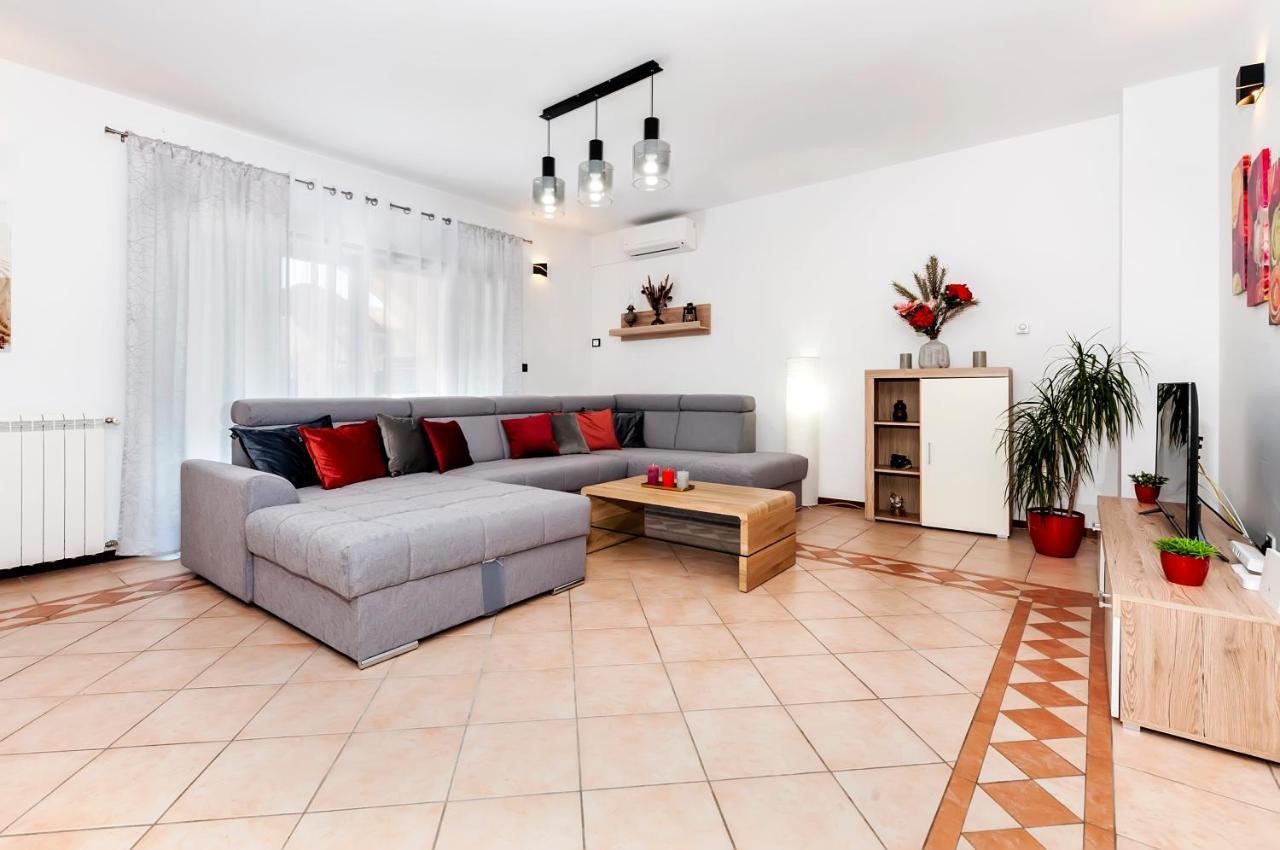 Apartment St. Antonio ロヴィニ エクステリア 写真