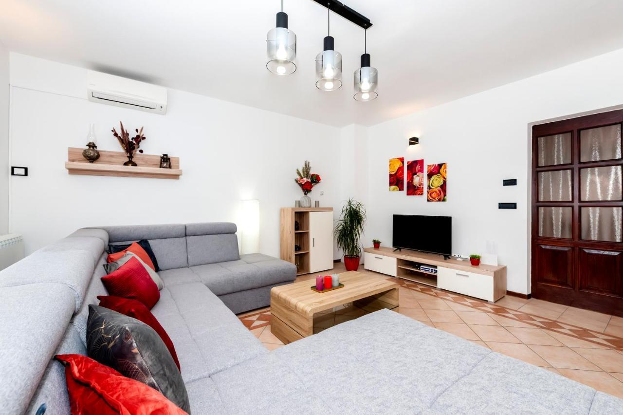 Apartment St. Antonio ロヴィニ エクステリア 写真
