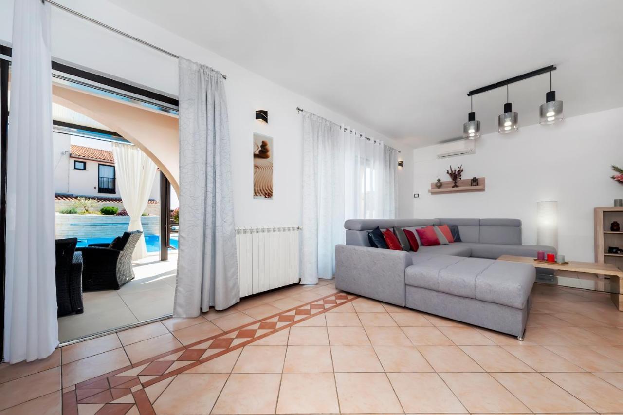 Apartment St. Antonio ロヴィニ エクステリア 写真